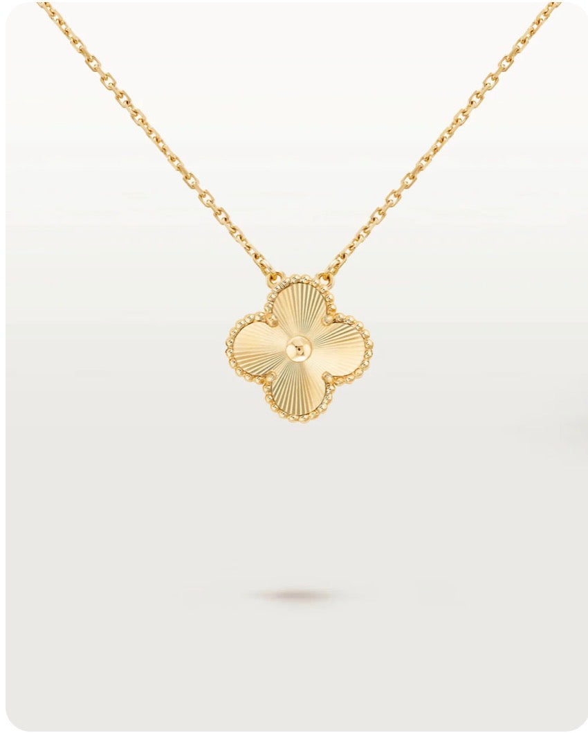 Collier pendentif trèfle porte-bonheur or